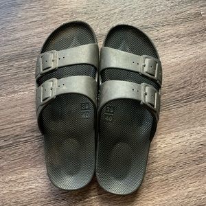 Freedom Moses Black slide